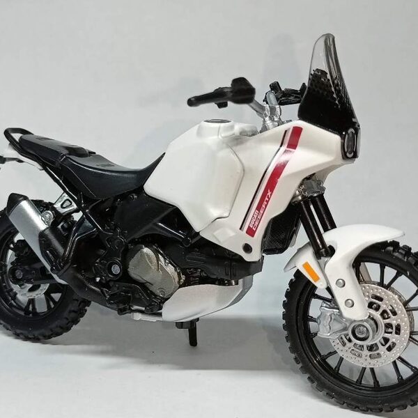 2022 Ducati Desert X (Maisto)