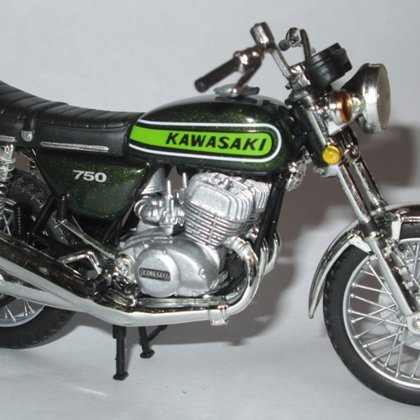 1971 Kawasaki H2 Mach IV 750 (Solido)