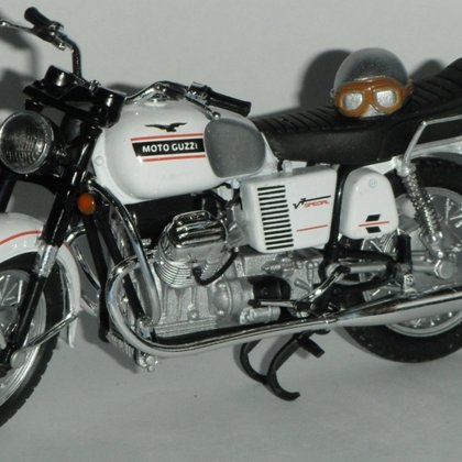 1969 Moto Guzzi V7 Special (Solido)