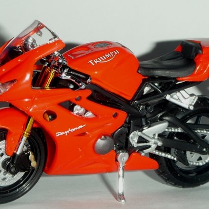 2009 Triumph Daytona 675 (Maisto)