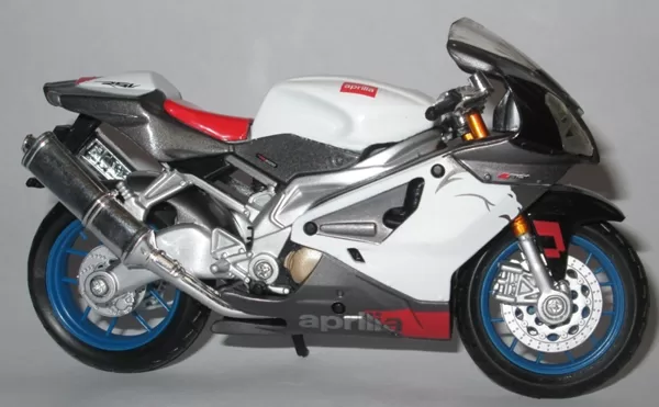 2006 Aprilia RSV 1000 R (Maisto)
