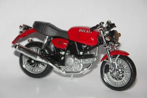 2007 Ducati GT1000 (Bburago)