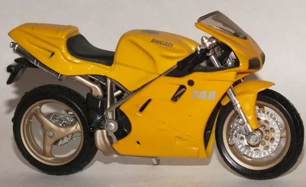 1994 Ducati 748 Strada (Majorette)
