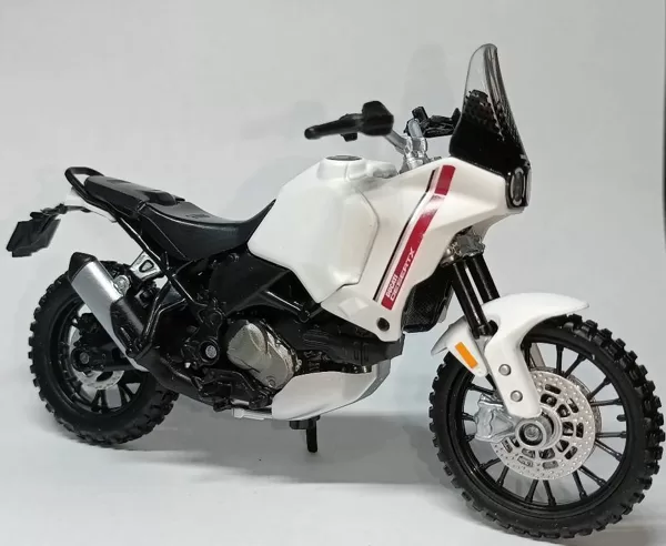 2022 Ducati Desert X (Maisto)