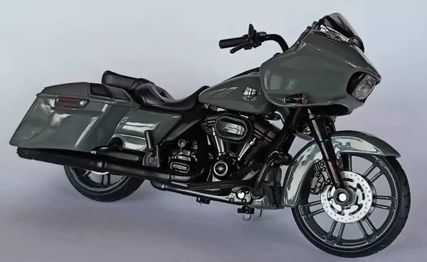 2018 Harley-Davidson FLTRXS CVO Road Glide (Maisto)