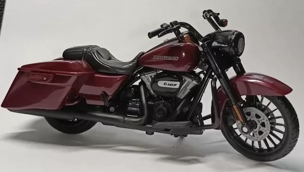 2017 Harley-Davidson FLHFRX Road King Special (Maisto)