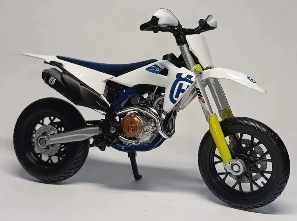 2018 Husqvarna FS450 Supermoto (Bburago)
