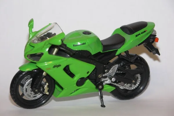 2005 Kawasaki ZX-6RR (New Ray)