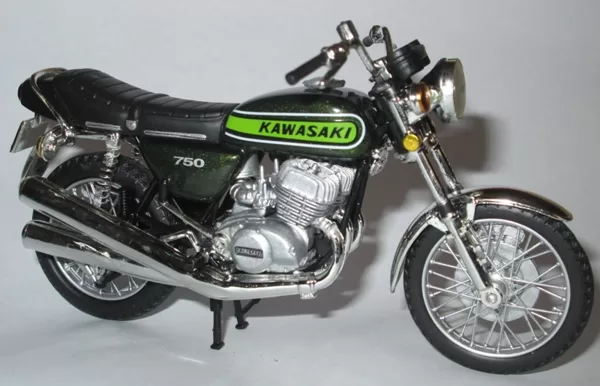 1971 Kawasaki H2 Mach IV 750 (Solido)