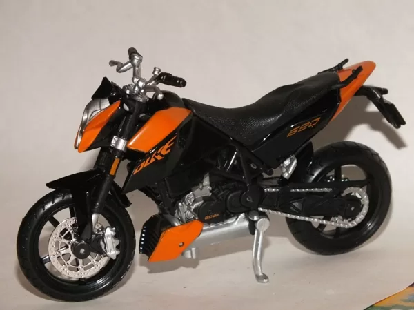 2008 KTM 690 Duke III (Maisto)