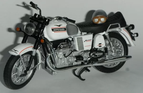 1969 Moto Guzzi V7 Special (Solido)