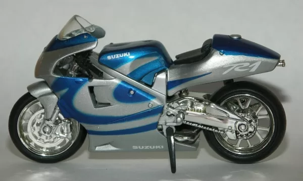 1988 Suzuki RGV-г (Saico)
