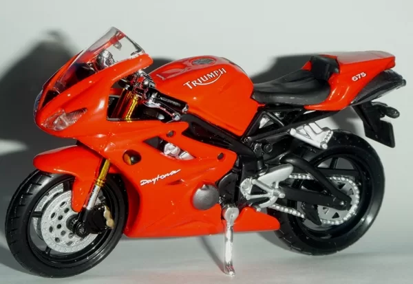 2009 Triumph Daytona 675 (Maisto)