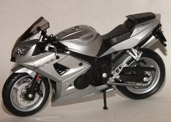2004 Triumph Daytona 600 (Welly)