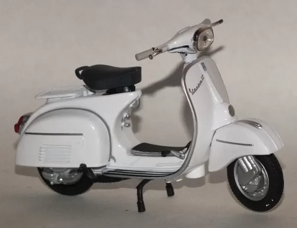 1966 Vespa 125 GT (Maisto)