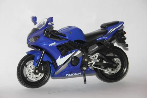 2003 Yamaha YZF-R6 (NewRay)
