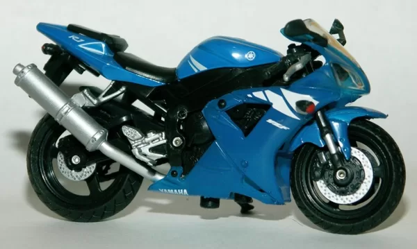 2002 Yamaha YZF-R1 (Majorette)