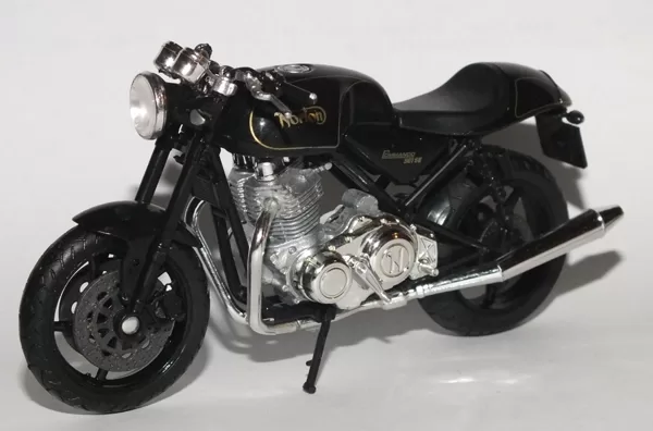 2009 Norton Commando 961 SE (Welly)