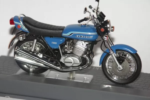 1971 Kawasaki H2 Mach IV 750 (1:24 IXO)