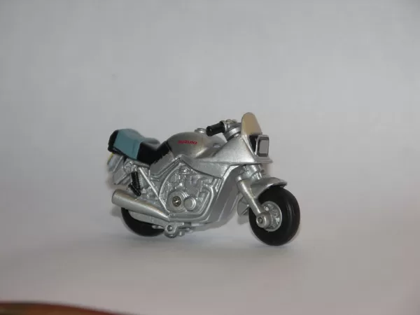 1992 Suzuki GSX400S Katana (1:43)